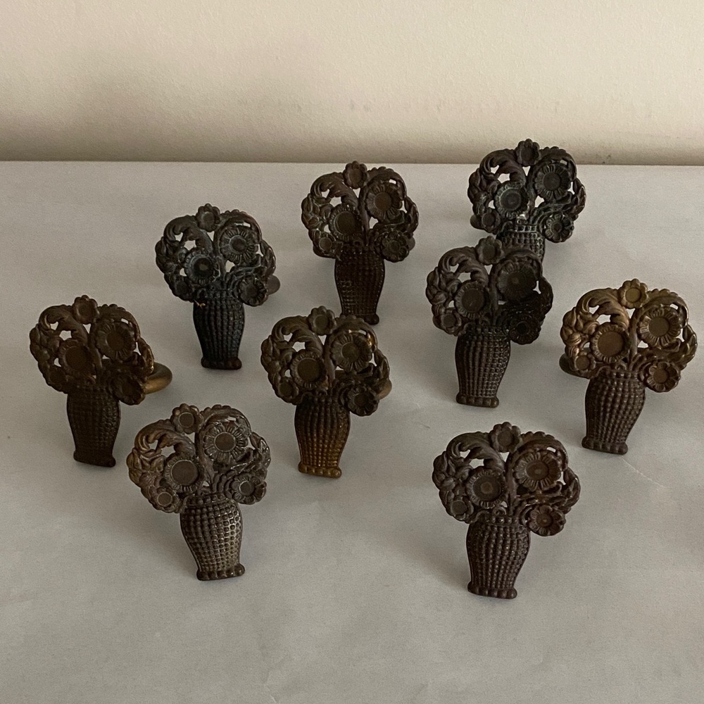 Vintage Metal napkin rings holders
Retro nostalgic primitive Victorian floral